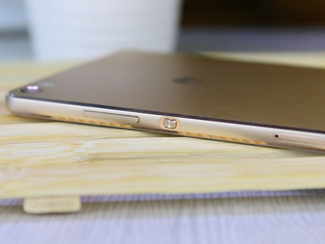 Pϵ׿6.8Ӣ ΪP8maxײ 