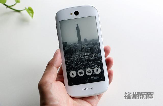 ߱Ƹں ˫ֻYotaPhone 2 