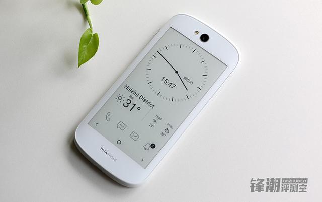 ߱Ƹں ˫ֻYotaPhone 2 