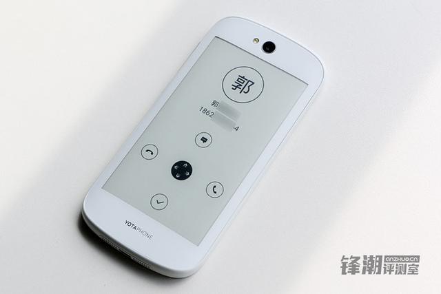 ߱Ƹں ˫ֻYotaPhone 2 