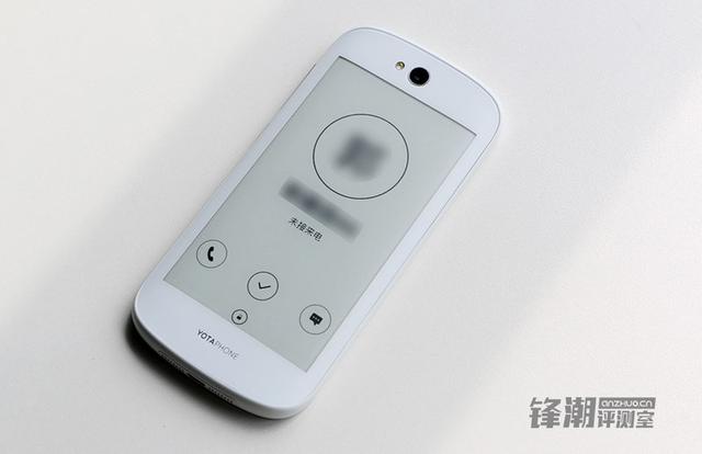 ߱Ƹں ˫ֻYotaPhone 2 