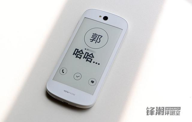 ߱Ƹں ˫ֻYotaPhone 2 