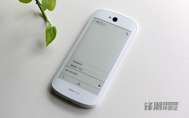 ߱Ƹں ˫ֻYotaPhone 2 