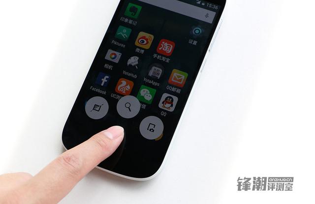 ߱Ƹں ˫ֻYotaPhone 2 