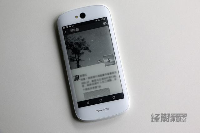 ߱Ƹں ˫ֻYotaPhone 2 