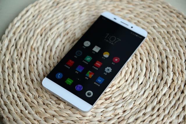 相差300元:买乐视手机1还是魅族MX5更好?