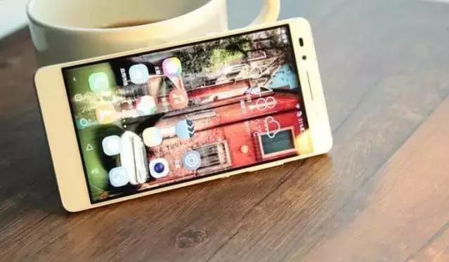 金属材质手机大盘点 总有一款是你所爱