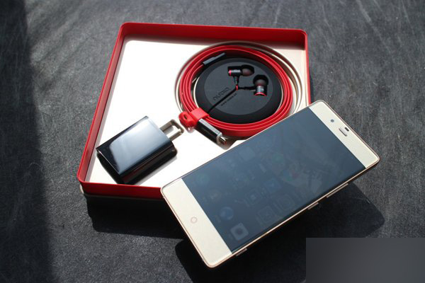 努比亚Z9金色精英版开箱图赏