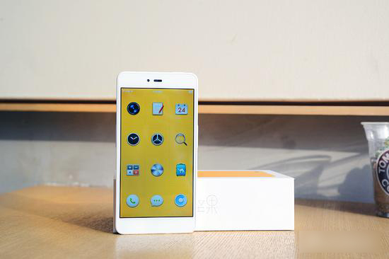 如何在千元机中找情怀 坚果手机上手评测