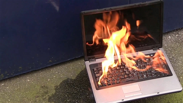 部分Win10用户吐槽：续航陡降、发热严重