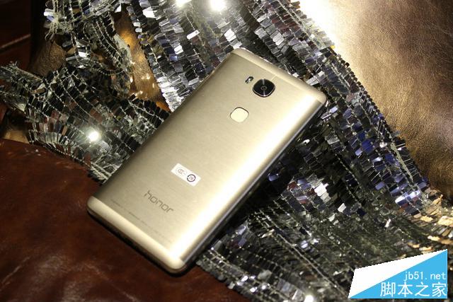 华为荣耀畅玩5X售价999元起 千元荣耀畅玩5X