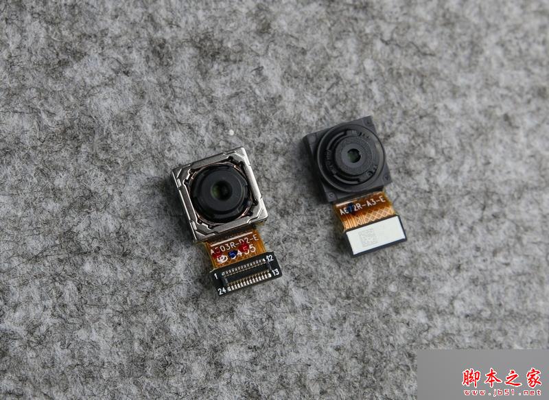 X6Plus的后置摄像头是1300万像素带相位对焦,前置是800万像素,所以从大小来看两者还比较接近。