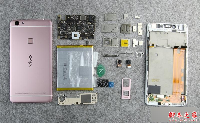 MTK的MT6625LN多功能芯片,集成蓝牙、WiFi、GPS、FM等功能。