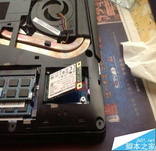 联想y400怎么拆机安装4G内存及ssd固态硬盘?