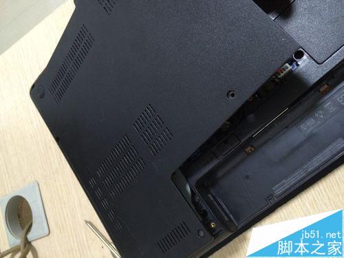 ThinkPad E430笔记本怎么拆机清灰?_笔记本