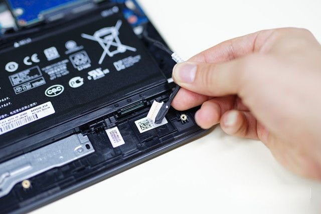 做工散热都非常优秀 惠普暗影精灵II笔记本拆机