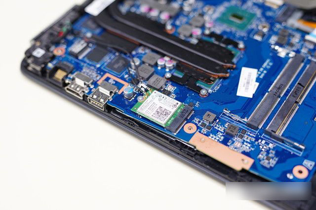 做工散热都非常优秀 惠普暗影精灵II笔记本拆机