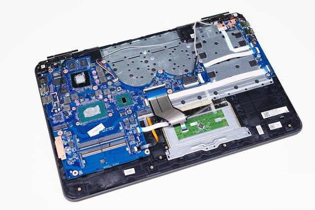 做工散热都非常优秀 惠普暗影精灵II笔记本拆机