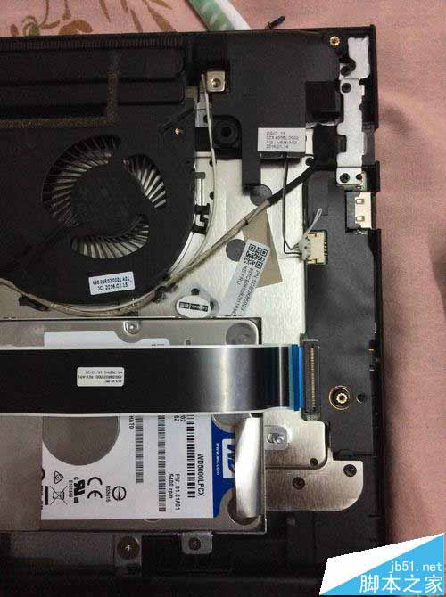 联想小新700电竞版笔记本怎么拆机加内存条?