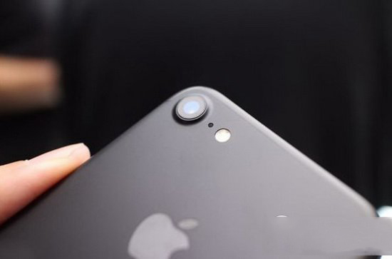 iphone7plus外观图解,iphone11外观图解 苹果iphone7/plus黑色和亮黑色有何区别?