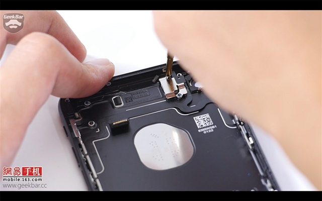 iPhone7做工怎么样 苹果iPhone7拆机全过程图