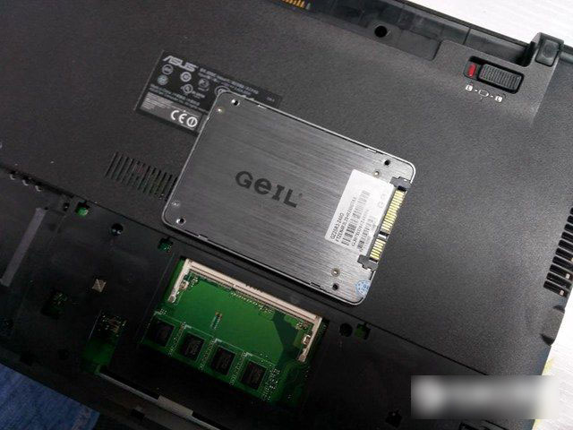 华硕X550C怎么拆机 华硕X550C清理灰尘与升