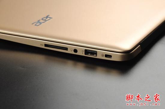 机身右侧拥有SD卡插槽、3.5mm耳麦一体接孔、USB 2.0以及安全锁孔。整体来看,2个标准USB以及1个USB Type C基本能够满足用户需求,另外保留了SD卡槽和HDMI也方便了商务人士使用,毕竟出差就可以少带1个转换器一个读卡器了。