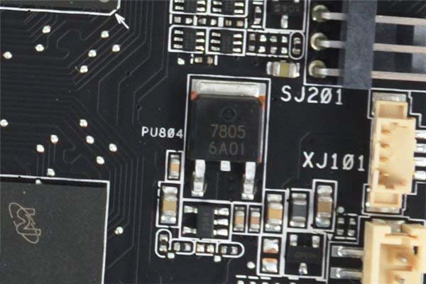 主板和显卡的供电模块由什么元件组成? CPU\/