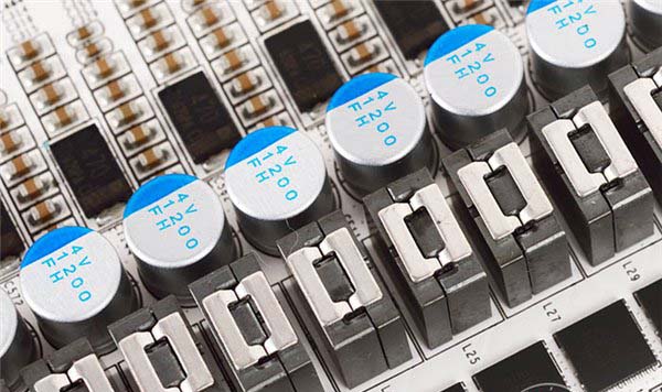 主板和显卡的供电模块由什么元件组成? CPU\/