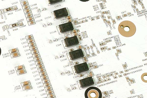 主板和显卡的供电模块由什么元件组成? CPU\/