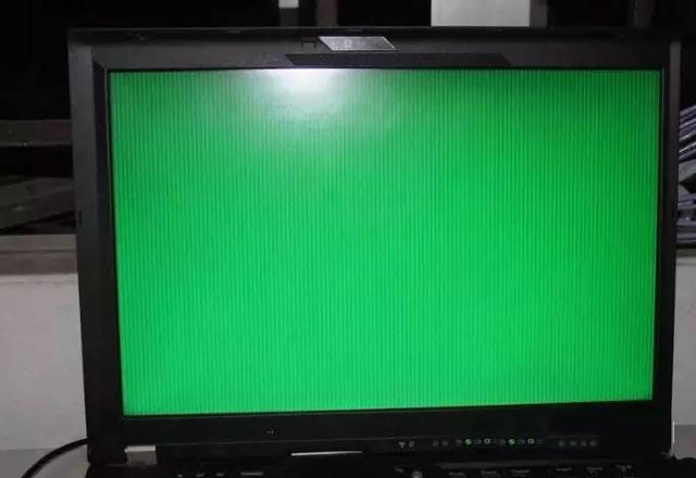 蓝屏黑屏很常见 电脑绿屏、红屏、白屏你见过吗？