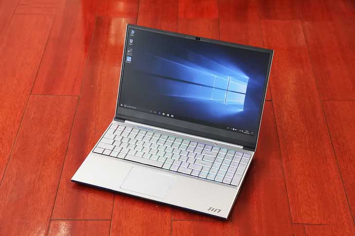 轻薄全面屏下实力不凡 机械师F117-B挑战绝地