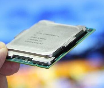 R7-2700X和i7-8700K哪个好 R7-2700X和i7-87