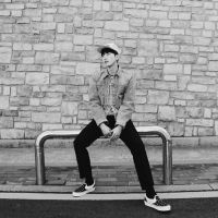 比较伤感qq头像男生部分带字 敬我余生不悲欢