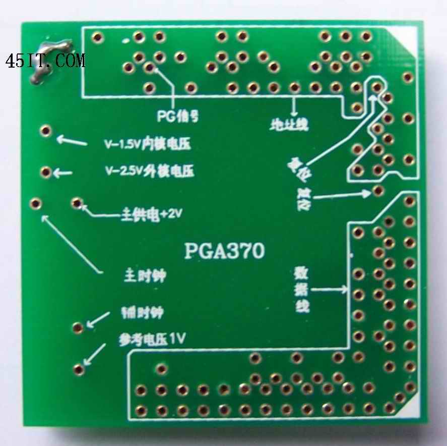 核心电压:图标 PLLI 图中位置 W33 参考电压 2V 复位:图标 RESET 图中位置 X4 、AH4参考电压1.5V到2V之间(如果有一组没复位可以用线将X4与AH4连接起来) 主时钟:图标BCLK图中位置 W37参考电压无(用示波器测假负载上的时钟是否有波,有波表示正常66M、100M由时钟IC发出) 辅助时钟:图标PCICLK图中位置J33 参考电压无(用示波器测假负载上的时钟是否有波,有波表示正常14.