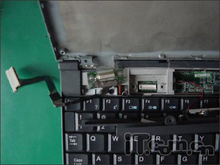 维修纪实:笔记本电脑开机白屏 花屏维修_笔记本