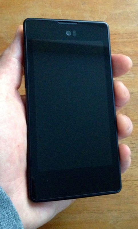 全球首款双屏安卓智能手机抢先看俄罗斯yotaphone真机开箱鉴赏