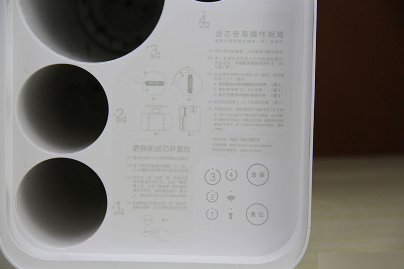 小米净水器的安装确实很容易,不过第一次安装需要仔细阅读安装说明