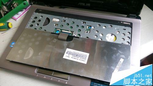华硕k43s笔记本怎么拆机清灰和涂抹硅胶硬件教程