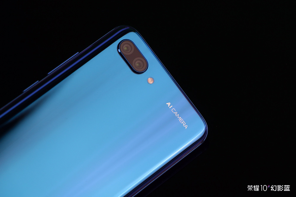 华为荣耀10值得买吗?幻影蓝版华荣耀10开箱图