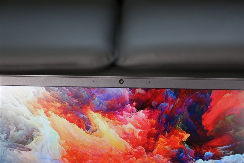 6英寸的ips防眩光屏幕,分辨率为1920x1080,亮度为300流明,72%ntsc色域